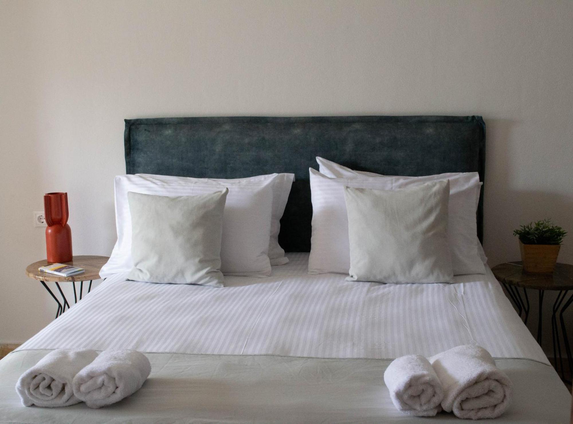 Oniropetra Luxury Suites Armakha Екстериор снимка